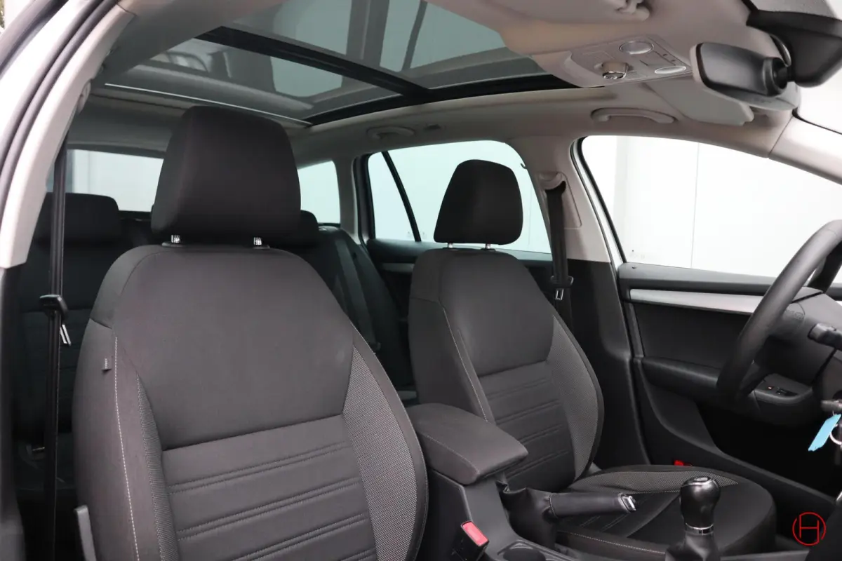1.0 TSI / Panoramadak / Camera / Trekhaak / CarPlay