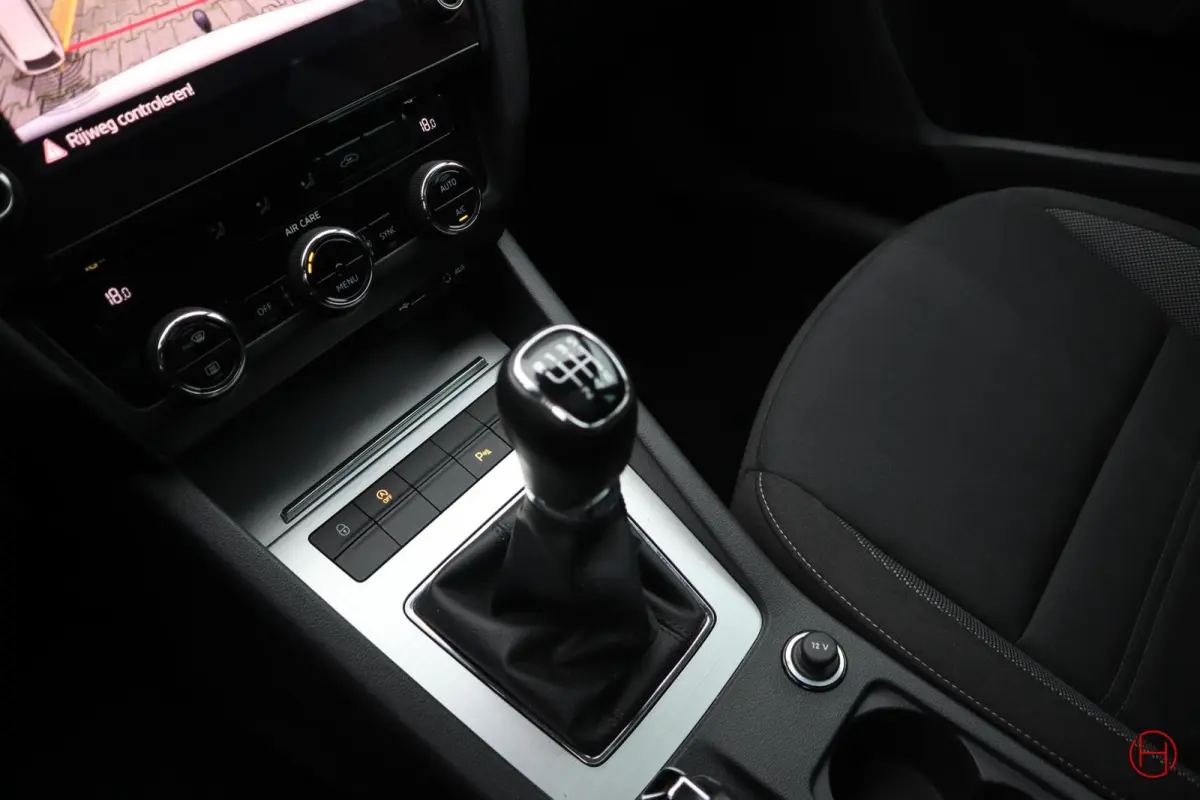 1.0 TSI / Panoramadak / Camera / Trekhaak / CarPlay