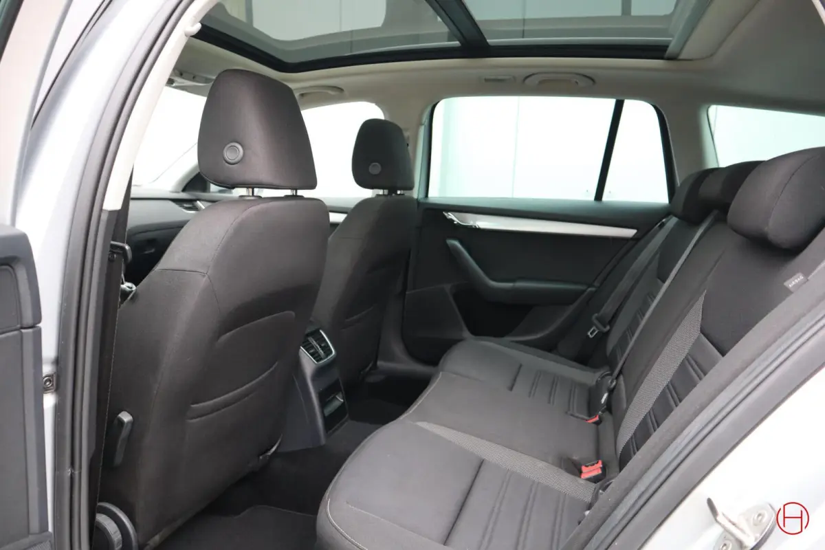 1.0 TSI / Panoramadak / Camera / Trekhaak / CarPlay