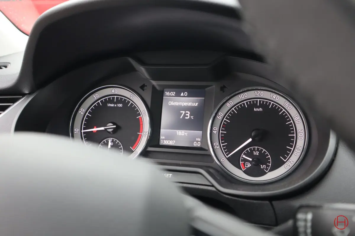 1.0 TSI / Panoramadak / Camera / Trekhaak / CarPlay