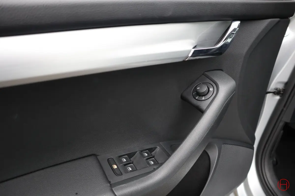 1.0 TSI / Panoramadak / Camera / Trekhaak / CarPlay