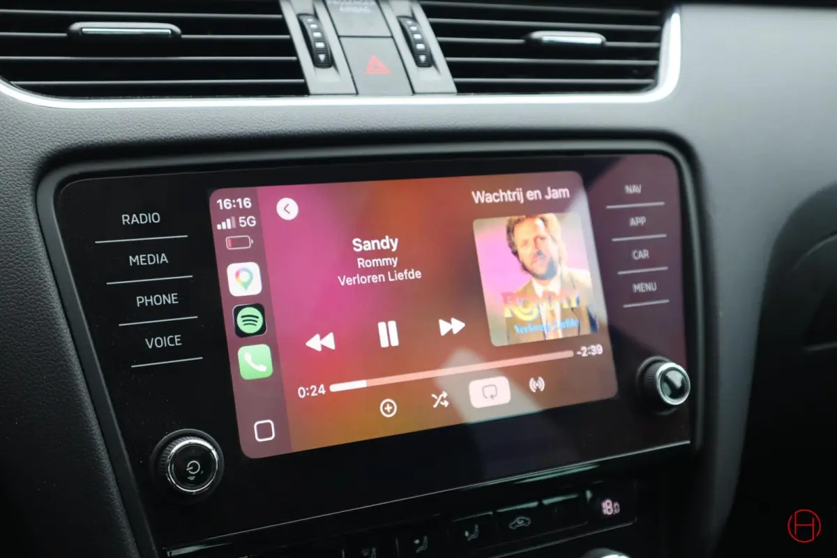 1.0 TSI / Panoramadak / Camera / Trekhaak / CarPlay