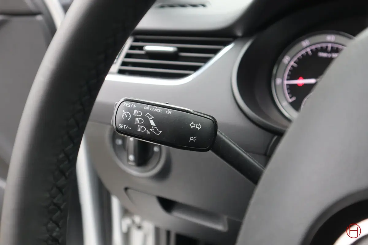 1.0 TSI / Panoramadak / Camera / Trekhaak / CarPlay