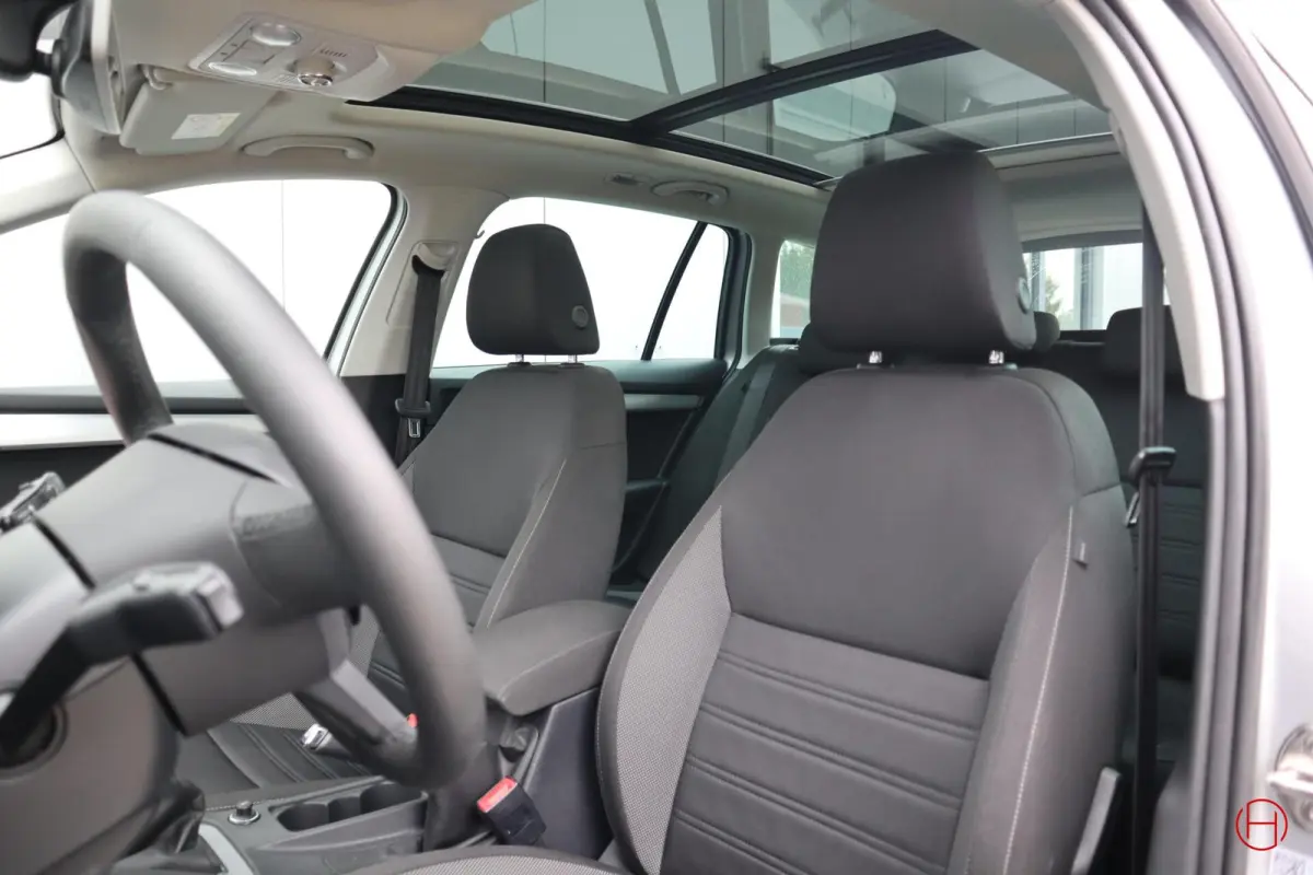 1.0 TSI / Panoramadak / Camera / Trekhaak / CarPlay