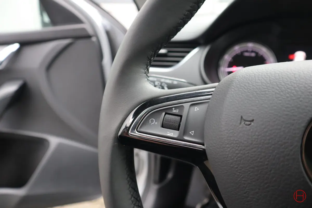 1.0 TSI / Panoramadak / Camera / Trekhaak / CarPlay