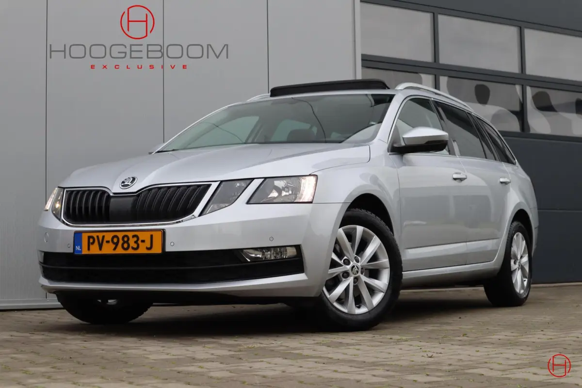 1.0 TSI / Panoramadak / Camera / Trekhaak / CarPlay