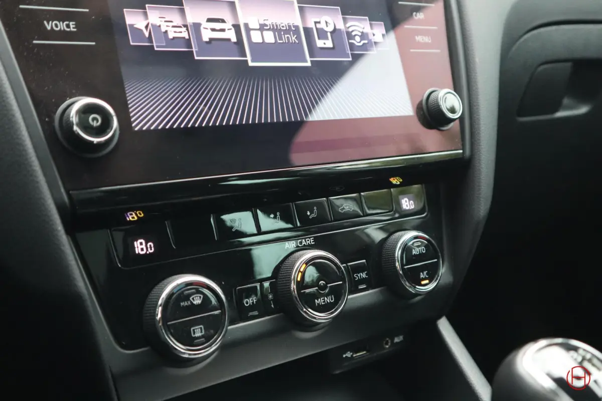 1.0 TSI / Panoramadak / Camera / Trekhaak / CarPlay