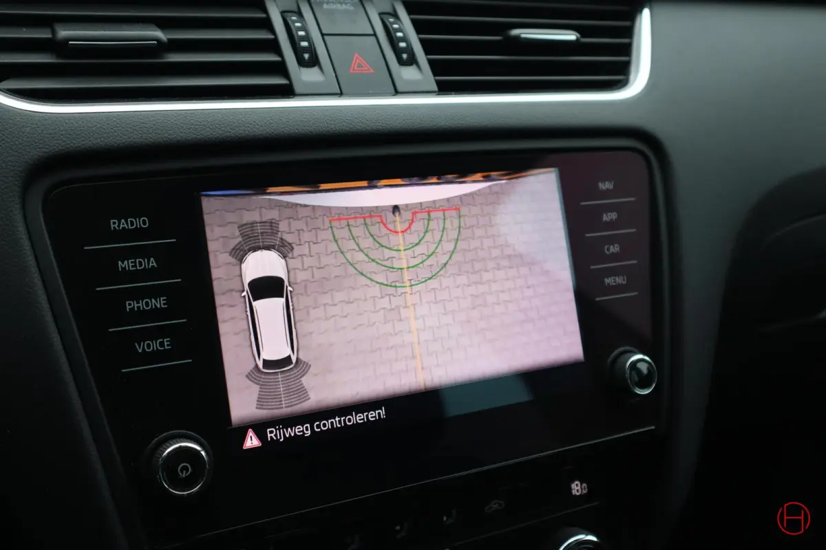 1.0 TSI / Panoramadak / Camera / Trekhaak / CarPlay