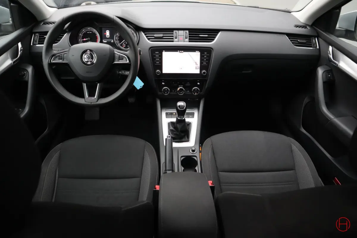 1.0 TSI / Panoramadak / Camera / Trekhaak / CarPlay