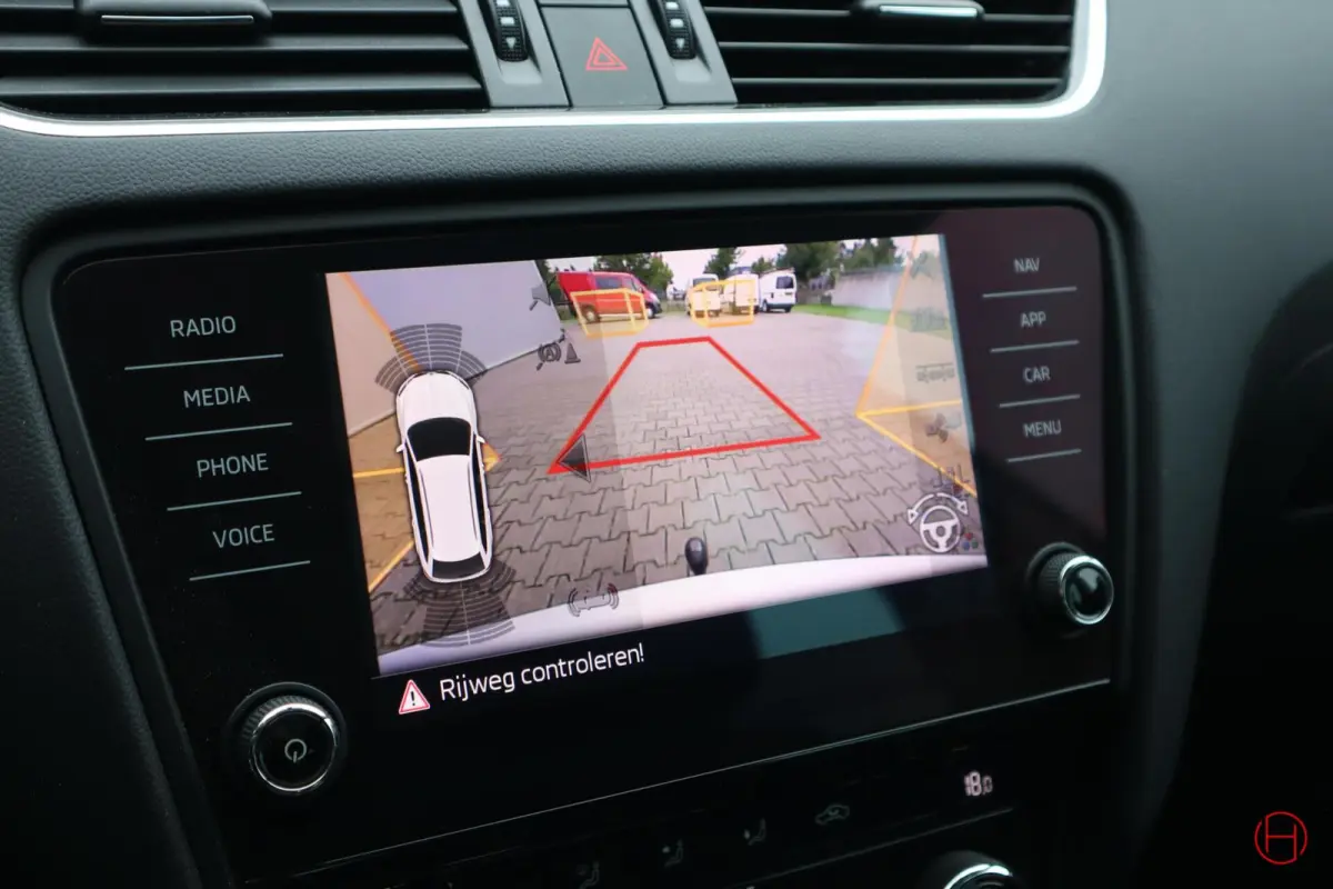 1.0 TSI / Panoramadak / Camera / Trekhaak / CarPlay