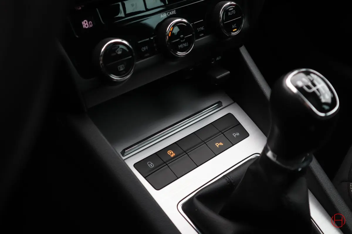 1.0 TSI / Panoramadak / Camera / Trekhaak / CarPlay