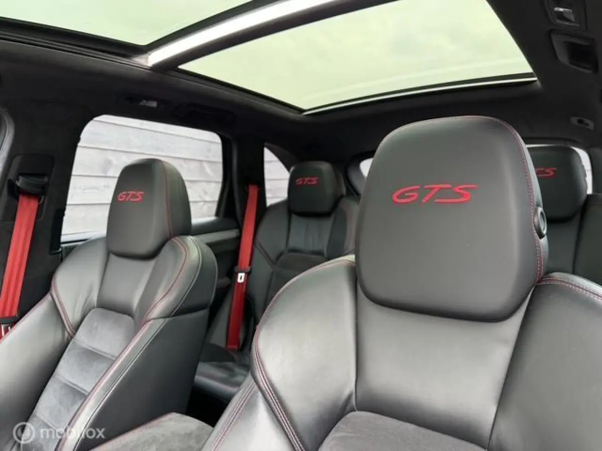 4.8 GTS Pano-Burmeister-Alcantara-NL-Auto