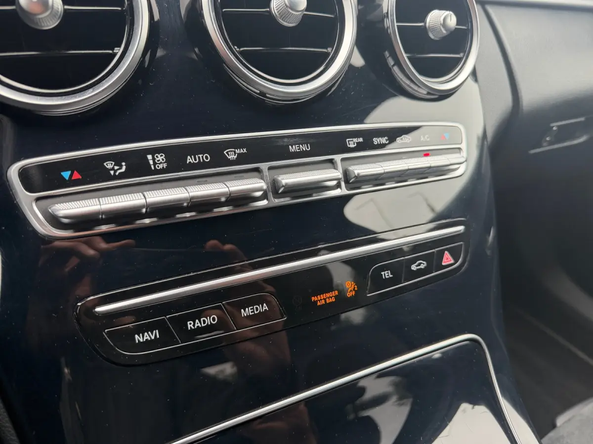180 Sedan AMG Night Edition Aut- Camera, Keyless, Xenon Led, Burmester, Dynamic select