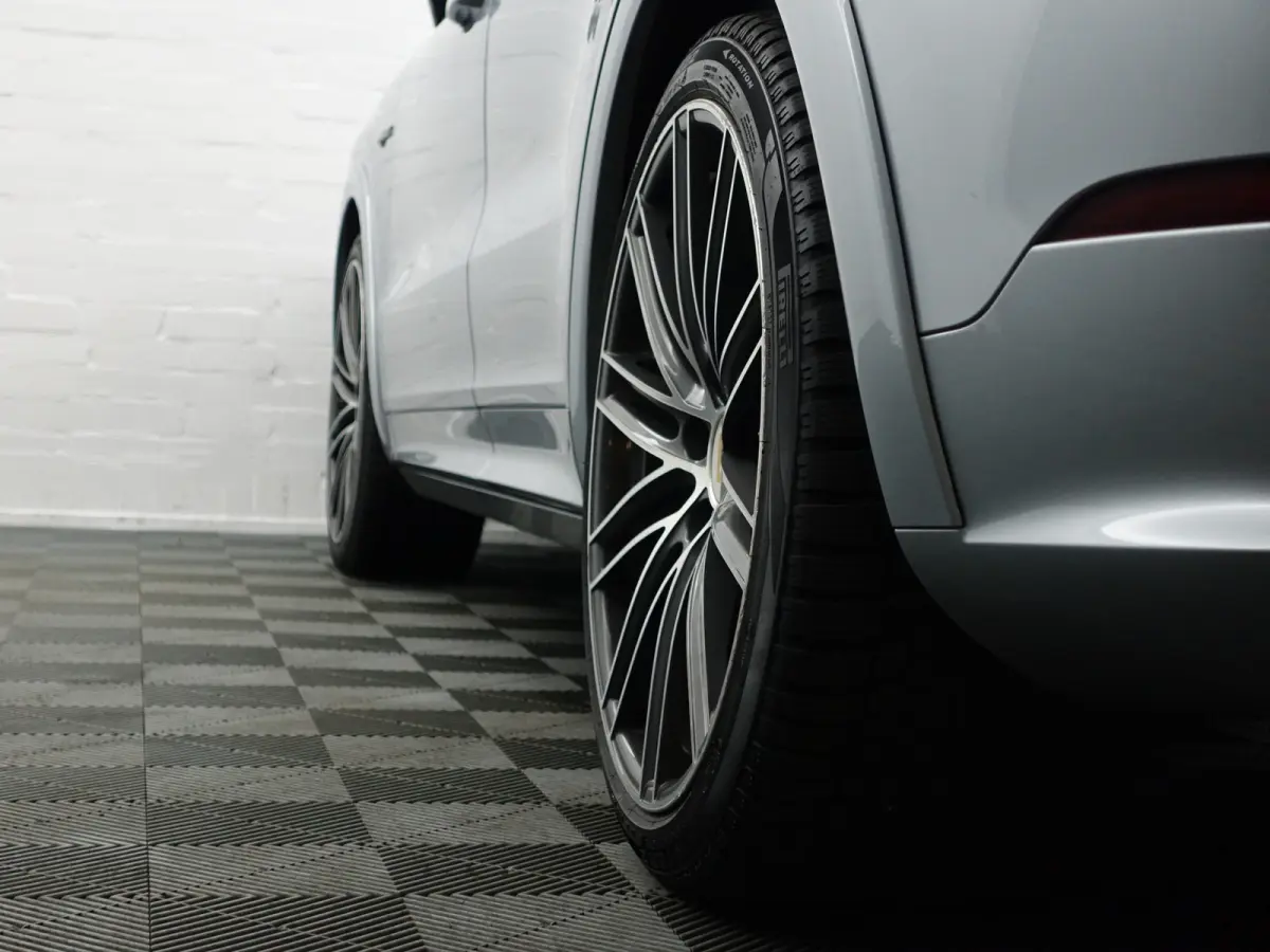 3.0 E-Hybrid Sport Design- Sport Chrono, Soft Close, Head Up, Alcantara Afwerking, Panoramadak, Keyless
