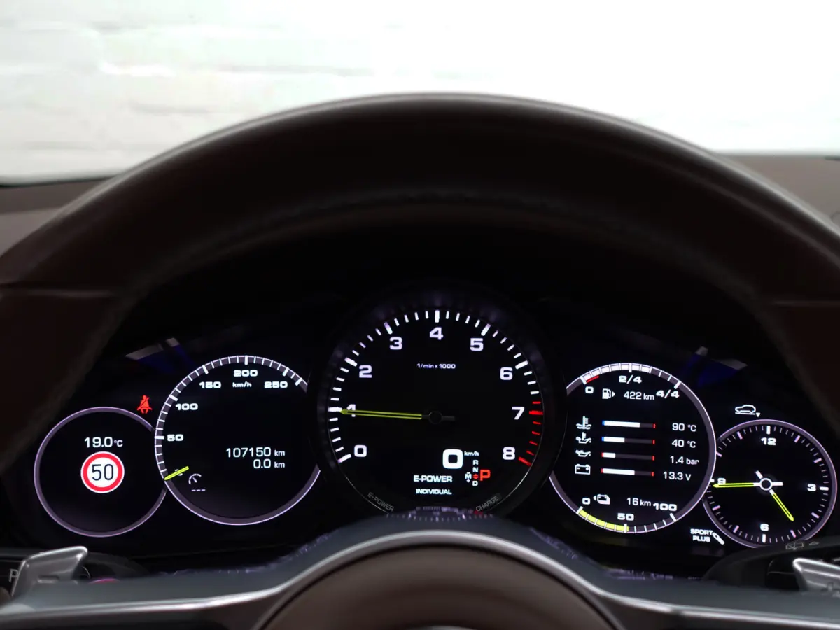 3.0 E-Hybrid Sport Design- Sport Chrono, Soft Close, Head Up, Alcantara Afwerking, Panoramadak, Keyless