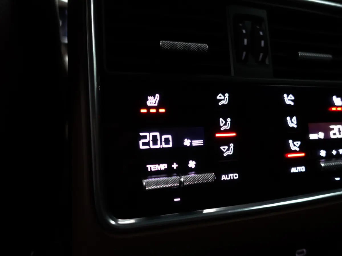 3.0 E-Hybrid Sport Design- Sport Chrono, Soft Close, Head Up, Alcantara Afwerking, Panoramadak, Keyless