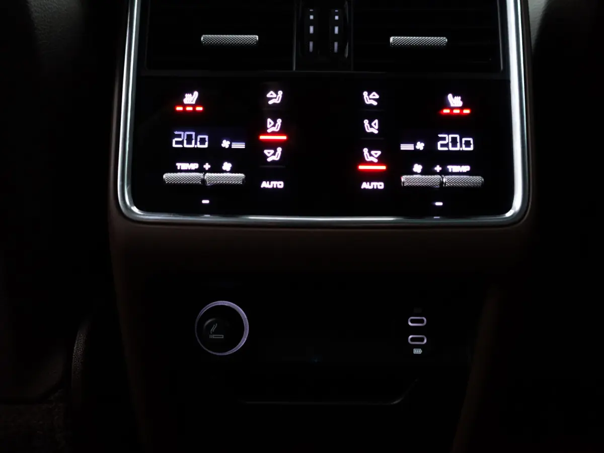 3.0 E-Hybrid Sport Design- Sport Chrono, Soft Close, Head Up, Alcantara Afwerking, Panoramadak, Keyless