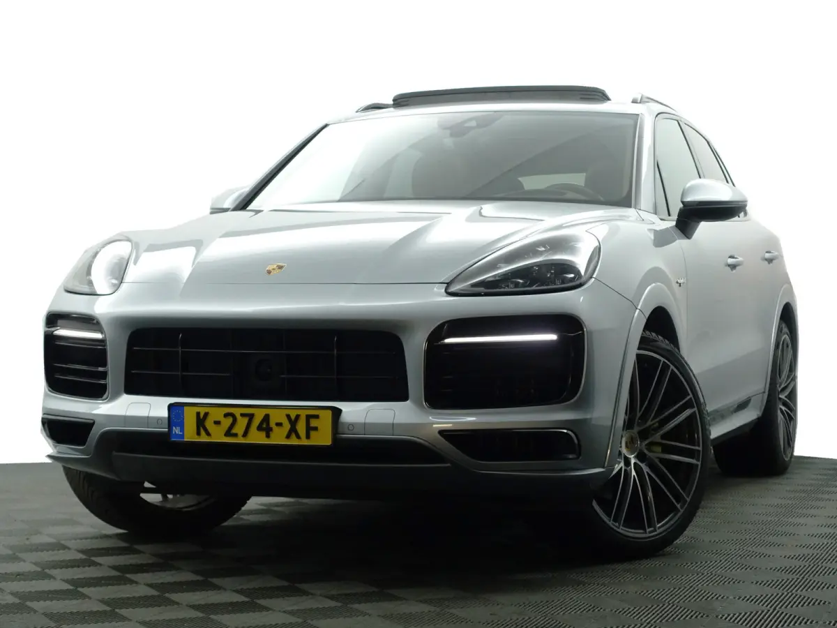 3.0 E-Hybrid Sport Design- Sport Chrono, Soft Close, Head Up, Alcantara Afwerking, Panoramadak, Keyless