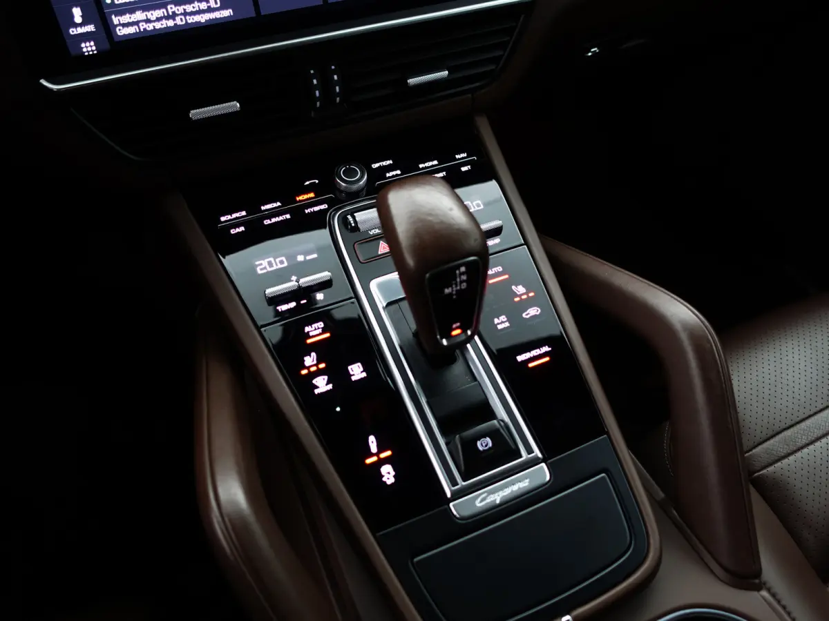3.0 E-Hybrid Sport Design- Sport Chrono, Soft Close, Head Up, Alcantara Afwerking, Panoramadak, Keyless