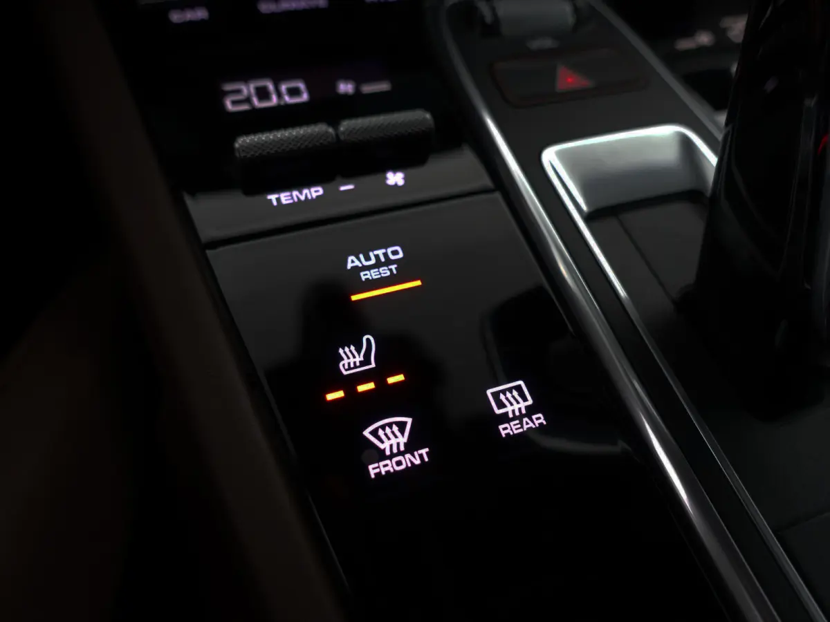 3.0 E-Hybrid Sport Design- Sport Chrono, Soft Close, Head Up, Alcantara Afwerking, Panoramadak, Keyless