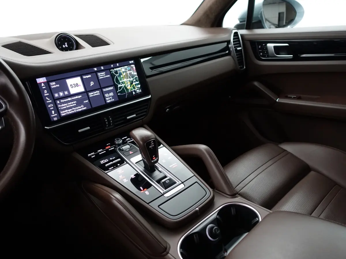 3.0 E-Hybrid Sport Design- Sport Chrono, Soft Close, Head Up, Alcantara Afwerking, Panoramadak, Keyless