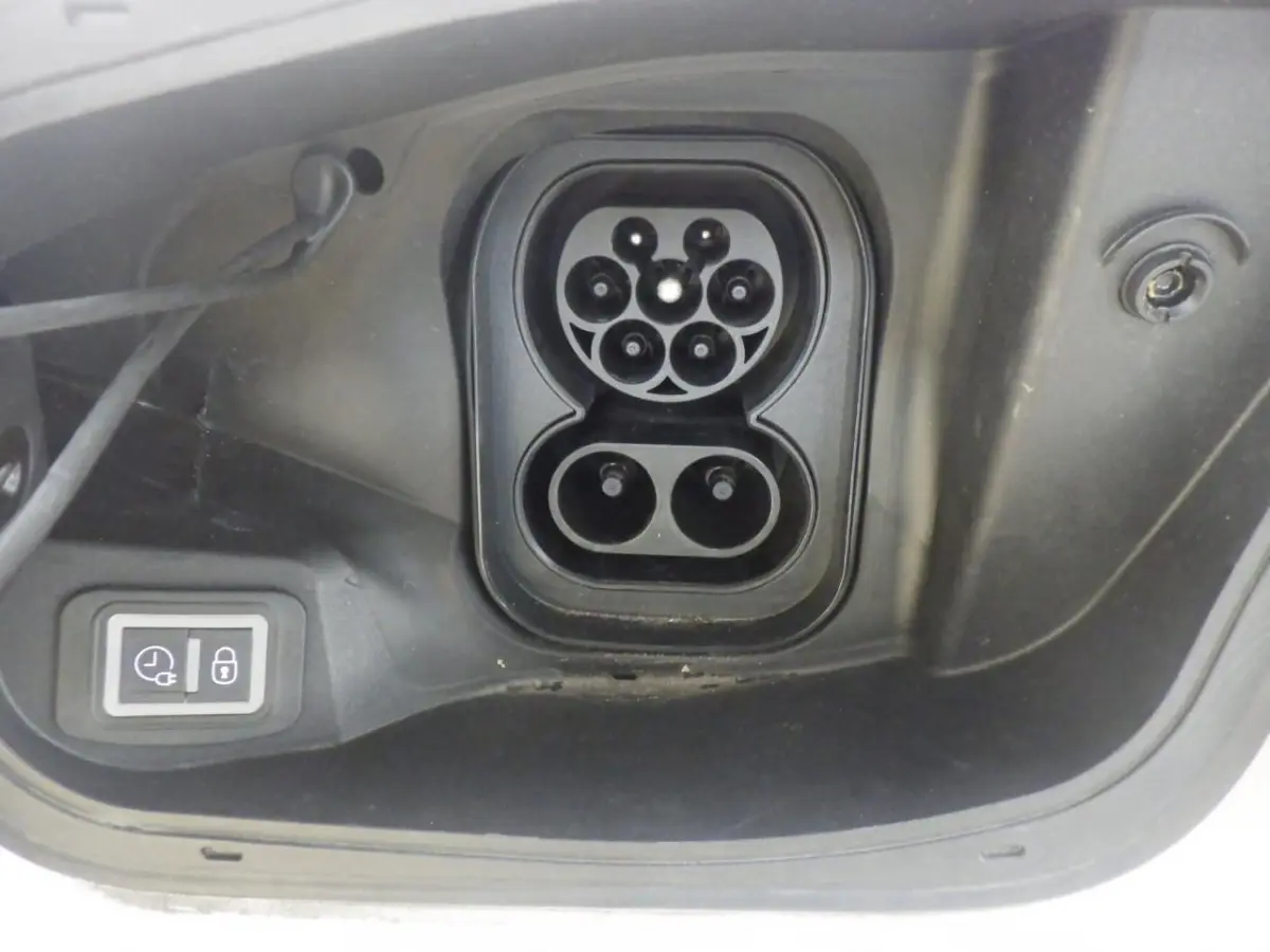 Altitude 54 kWh | Camera | Adaptive Cruise Controle | Stoelverwarming | Voorruit verwarming | Climate Controle | Elektrische Achterklep |