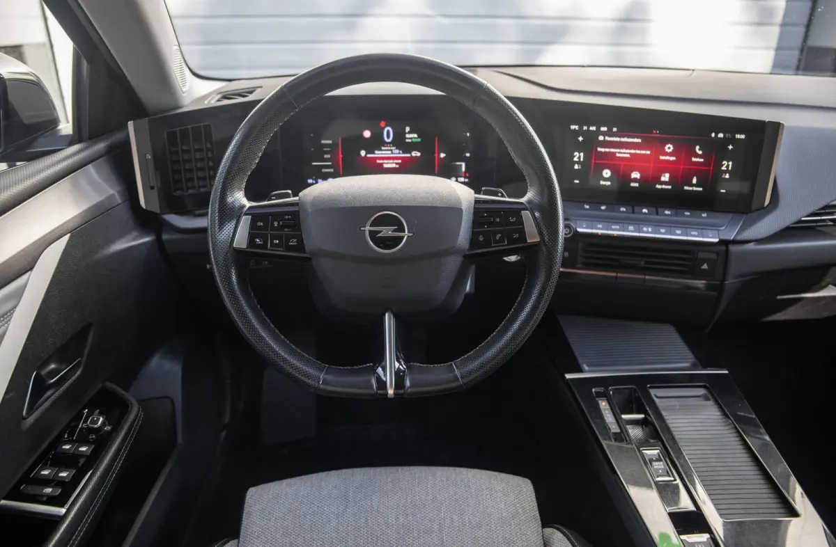 1.6 Hybrid Elegance