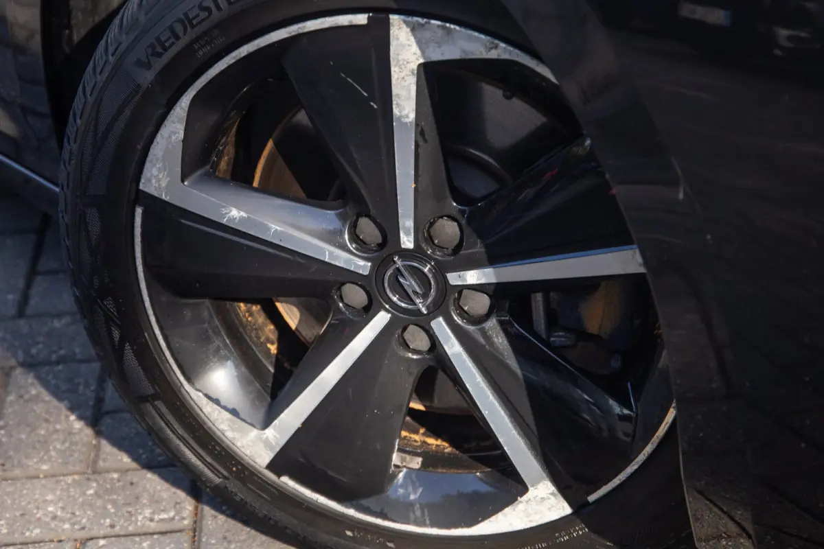 1.6 Hybrid Elegance