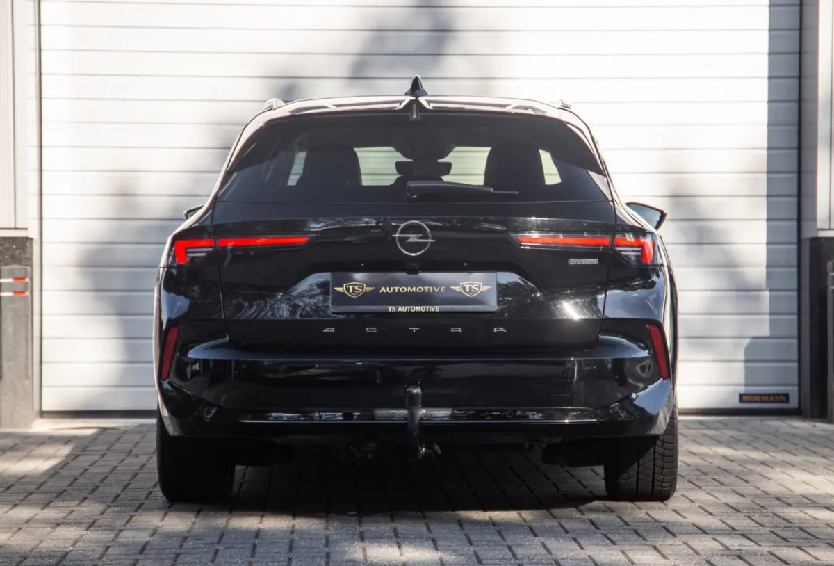 1.6 Hybrid Elegance