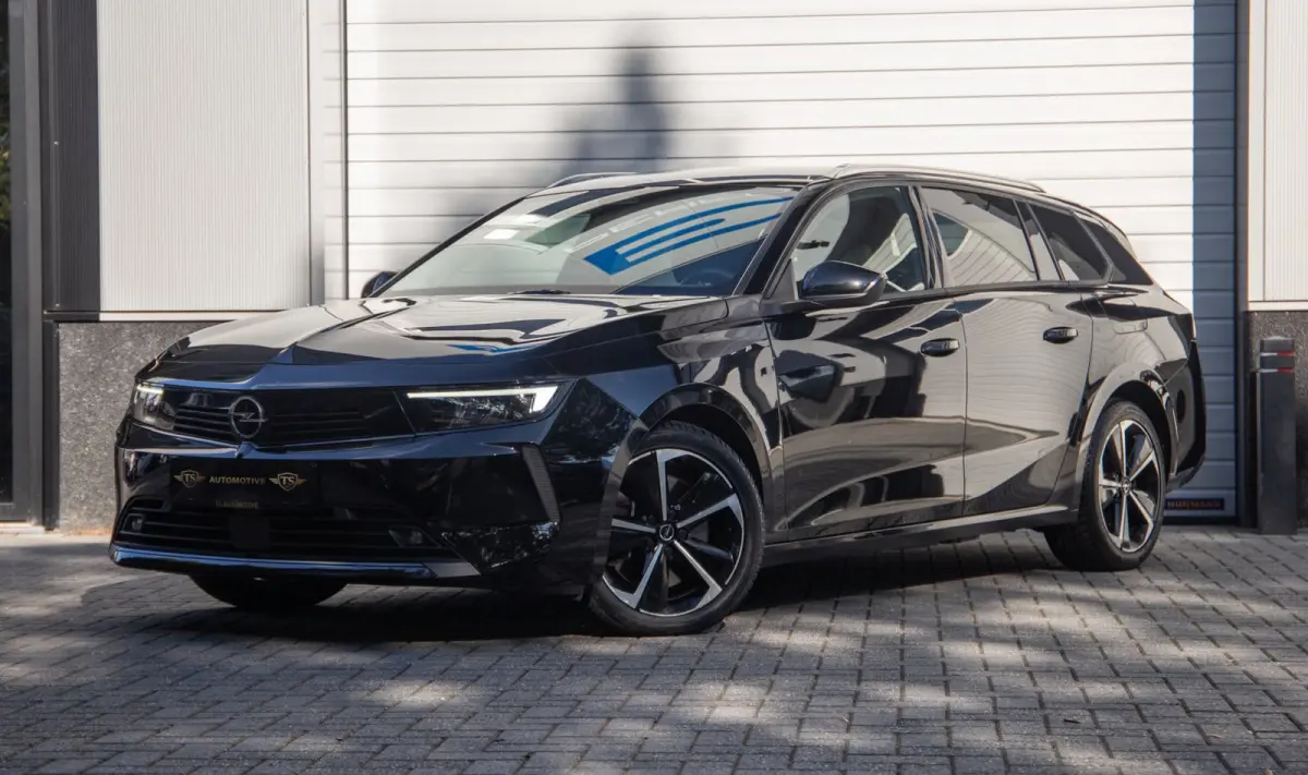 1.6 Hybrid Elegance