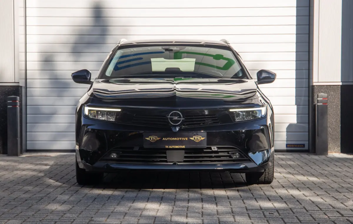1.6 Hybrid Elegance