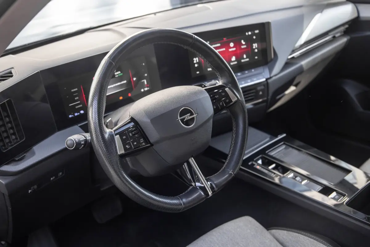 1.6 Hybrid Elegance