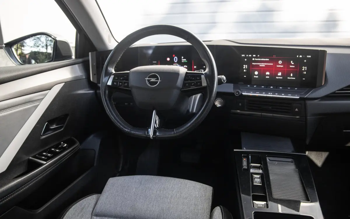 1.6 Hybrid Elegance