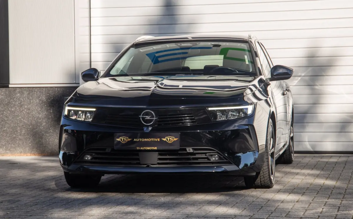 1.6 Hybrid Elegance