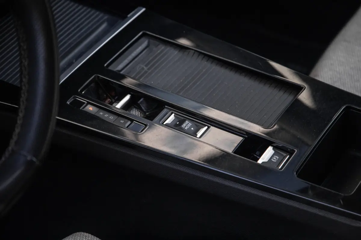 1.6 Hybrid Elegance