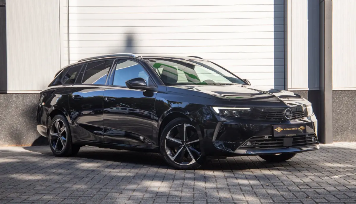 1.6 Hybrid Elegance