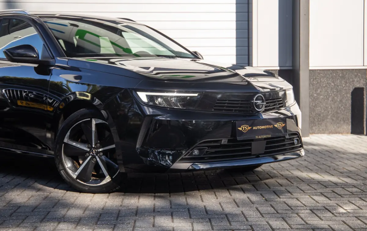 1.6 Hybrid Elegance