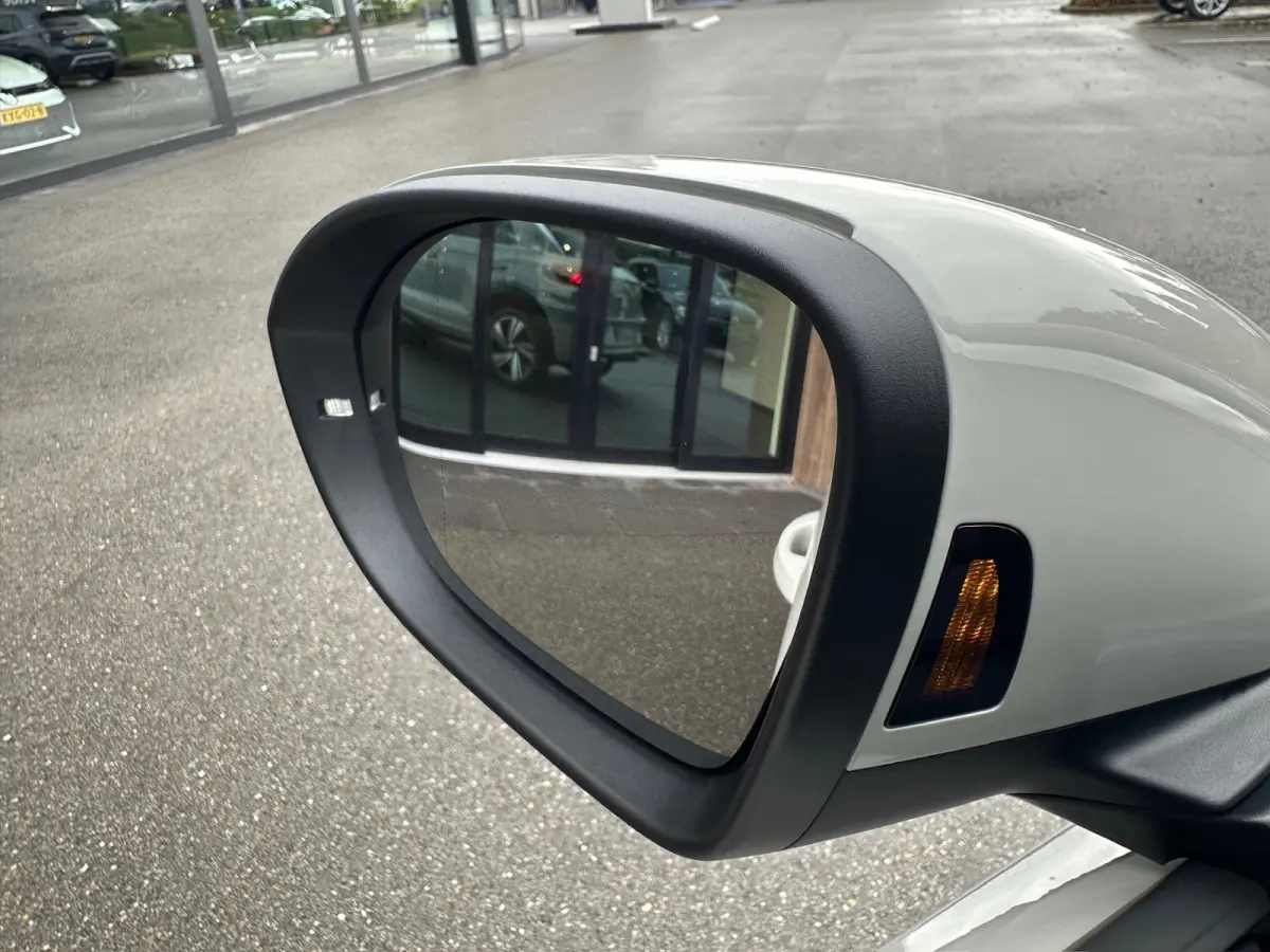 1.5 TSI 150pk DSG R-Line | Camera | Keyless | Elek. Achterklep | Dode hoek | Rijklaar incl. 1 jaar Bovag garantie