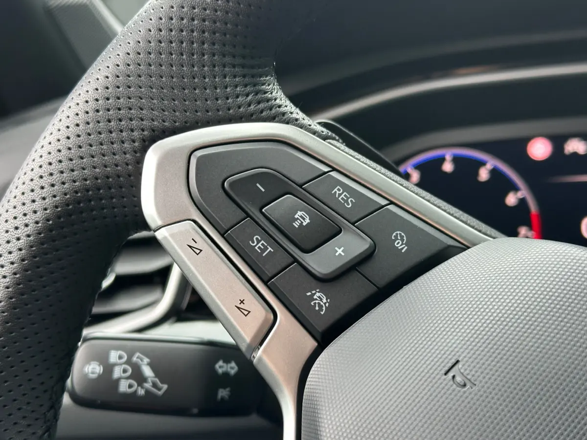 1.5 TSI 150pk DSG R-Line | Camera | Keyless | Elek. Achterklep | Dode hoek | Rijklaar incl. 1 jaar Bovag garantie