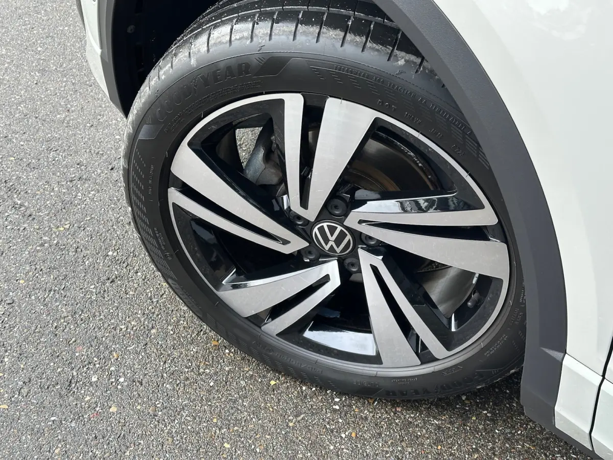 1.5 TSI 150pk DSG R-Line | Camera | Keyless | Elek. Achterklep | Dode hoek | Rijklaar incl. 1 jaar Bovag garantie