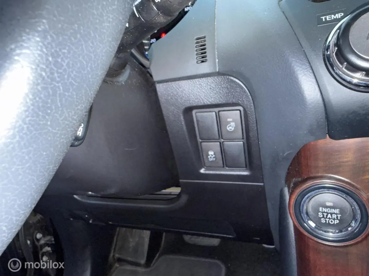 LandCruiser / 3.0 D-4D VX / 5DRS / AUTOMAAT / KEYLESS / STOEL/STUURVERWARMIN / CRUISE CONTROLE / LEDER