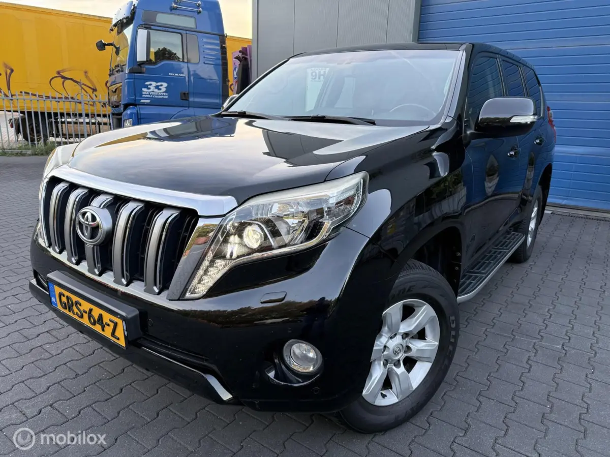 LandCruiser / 3.0 D-4D VX / 5DRS / AUTOMAAT / KEYLESS / STOEL/STUURVERWARMIN / CRUISE CONTROLE / LEDER