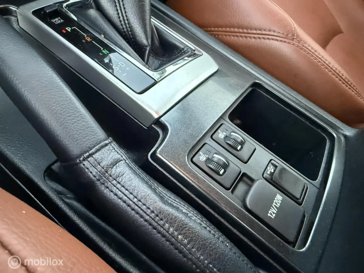 LandCruiser / 3.0 D-4D VX / 5DRS / AUTOMAAT / KEYLESS / STOEL/STUURVERWARMIN / CRUISE CONTROLE / LEDER