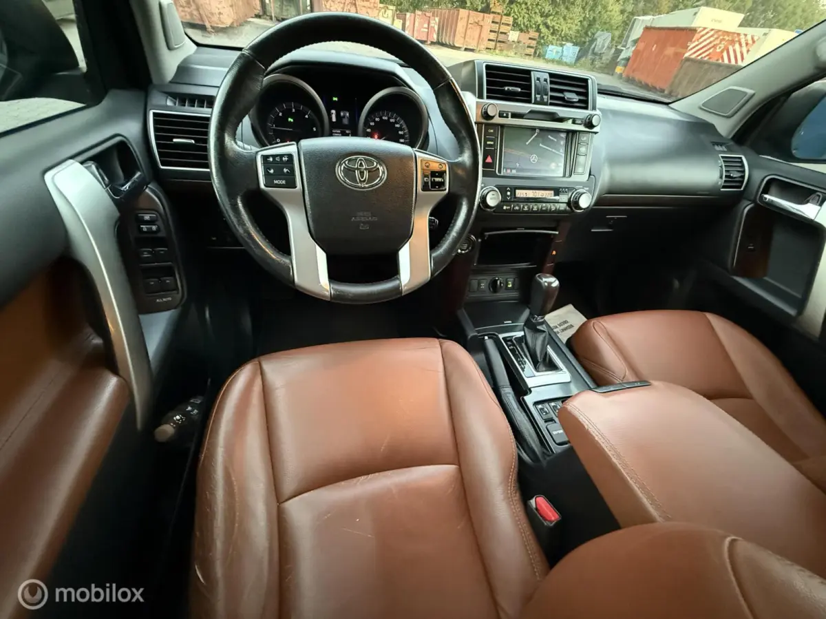 LandCruiser / 3.0 D-4D VX / 5DRS / AUTOMAAT / KEYLESS / STOEL/STUURVERWARMIN / CRUISE CONTROLE / LEDER