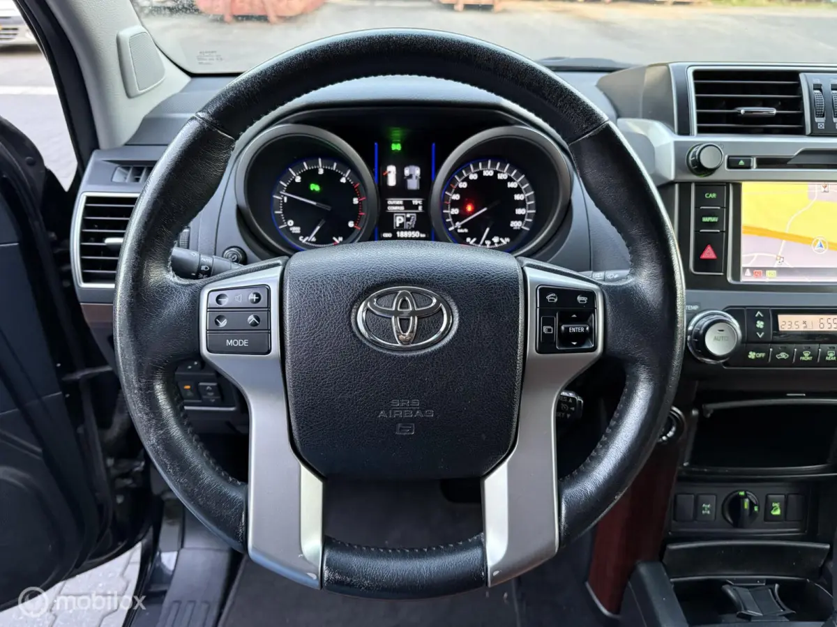 LandCruiser / 3.0 D-4D VX / 5DRS / AUTOMAAT / KEYLESS / STOEL/STUURVERWARMIN / CRUISE CONTROLE / LEDER