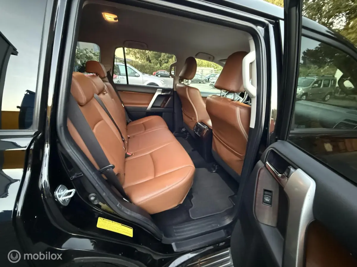 LandCruiser / 3.0 D-4D VX / 5DRS / AUTOMAAT / KEYLESS / STOEL/STUURVERWARMIN / CRUISE CONTROLE / LEDER