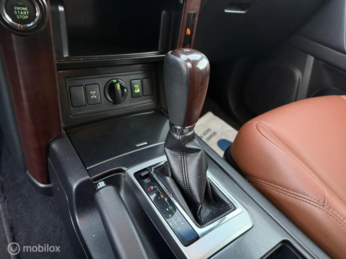 LandCruiser / 3.0 D-4D VX / 5DRS / AUTOMAAT / KEYLESS / STOEL/STUURVERWARMIN / CRUISE CONTROLE / LEDER