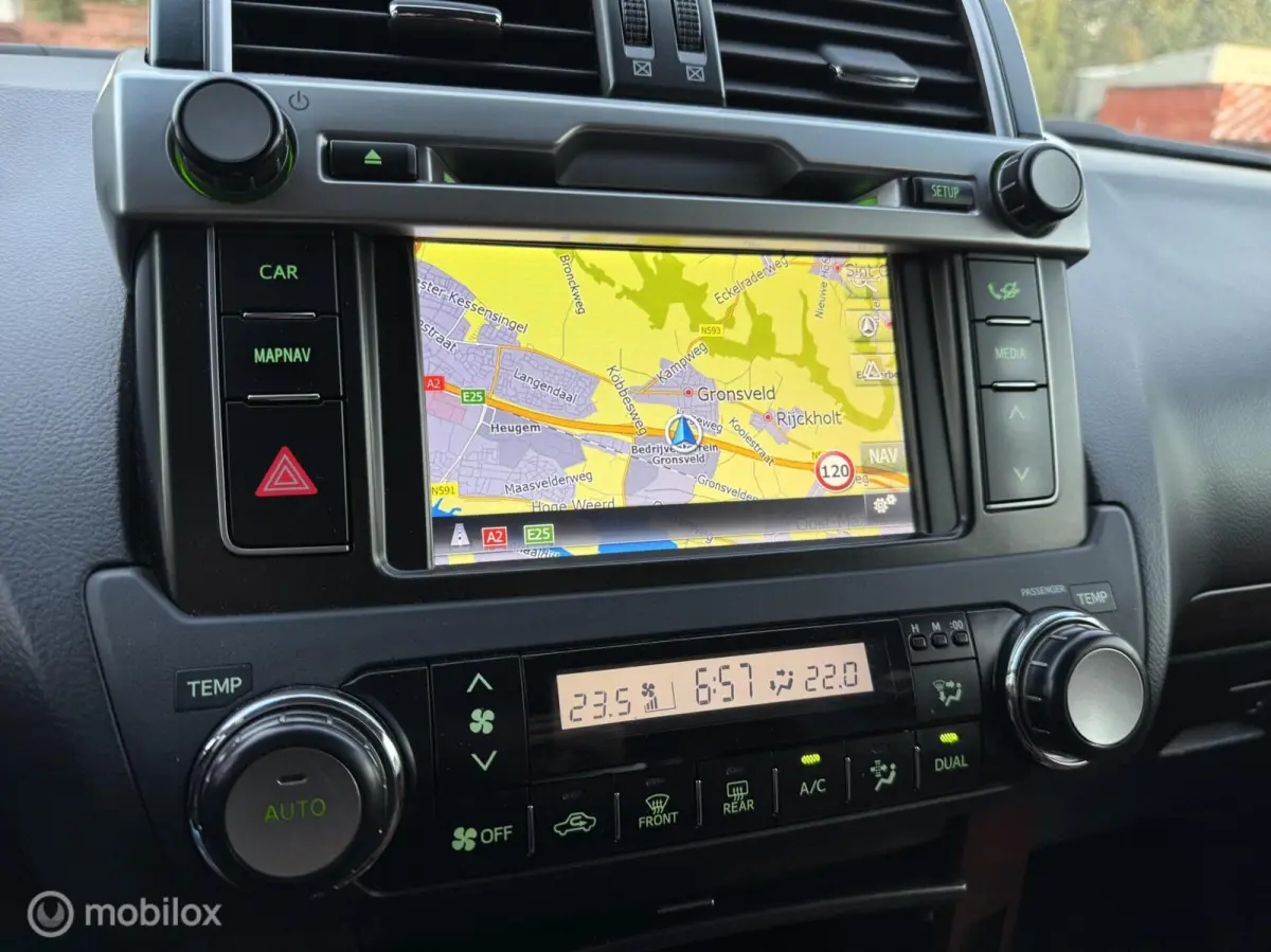 LandCruiser / 3.0 D-4D VX / 5DRS / AUTOMAAT / KEYLESS / STOEL/STUURVERWARMIN / CRUISE CONTROLE / LEDER
