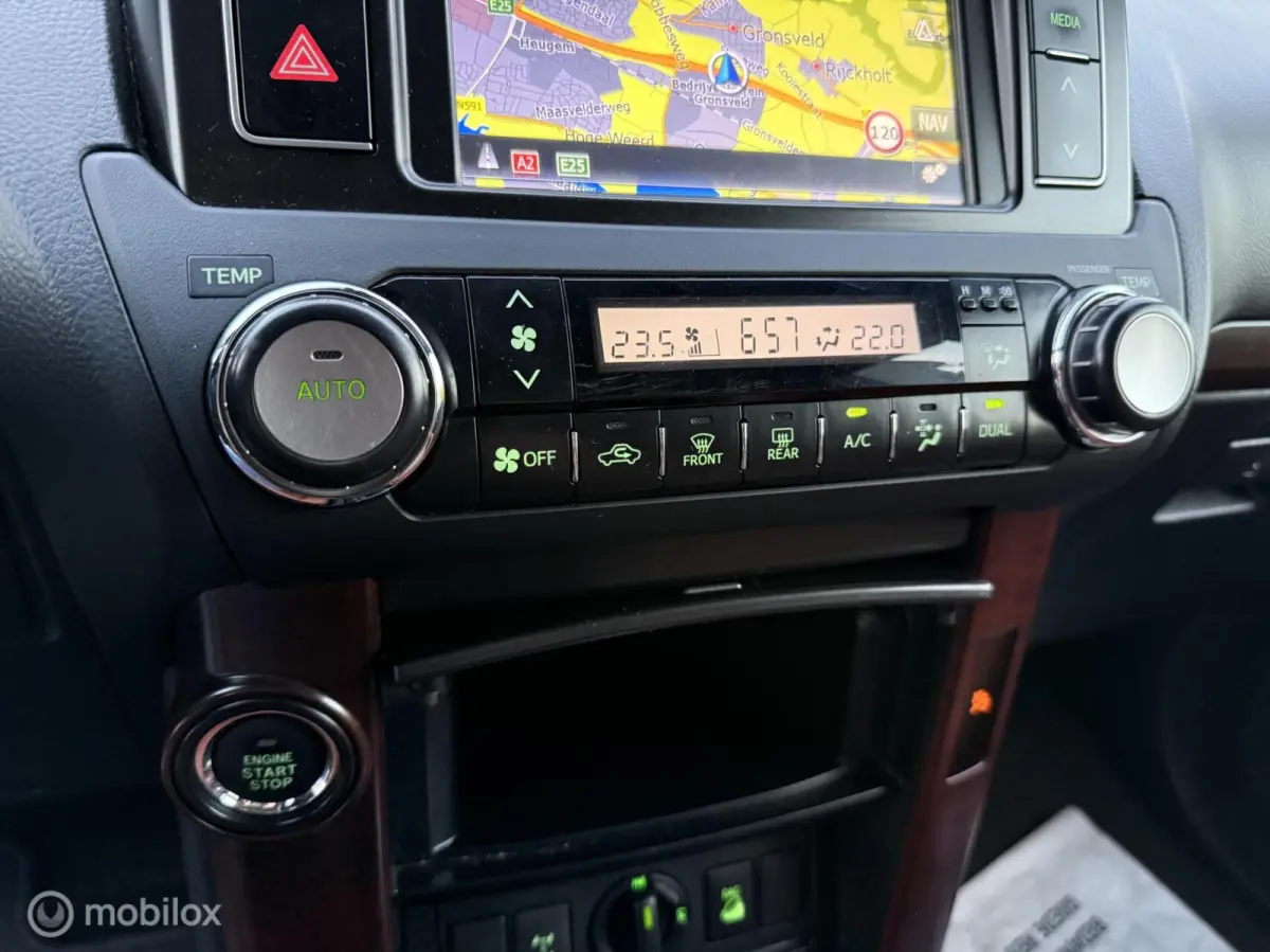 LandCruiser / 3.0 D-4D VX / 5DRS / AUTOMAAT / KEYLESS / STOEL/STUURVERWARMIN / CRUISE CONTROLE / LEDER