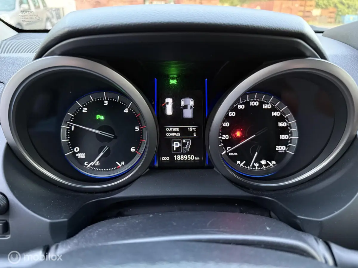 LandCruiser / 3.0 D-4D VX / 5DRS / AUTOMAAT / KEYLESS / STOEL/STUURVERWARMIN / CRUISE CONTROLE / LEDER